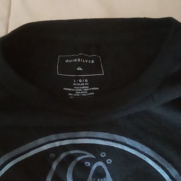 Quiksilver t shirt mens large black in color - Picture 4 of 4